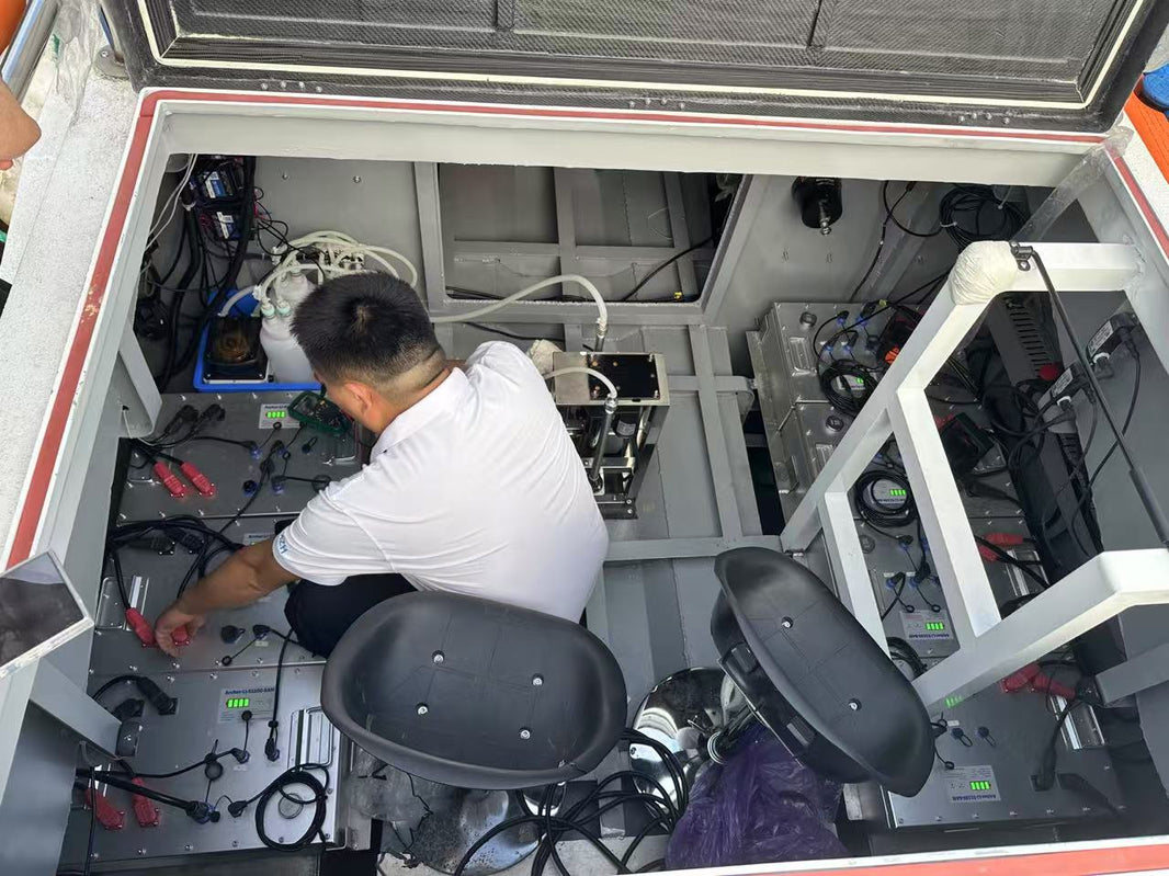 Modular marine battery installation inside an unmanned surface vessel