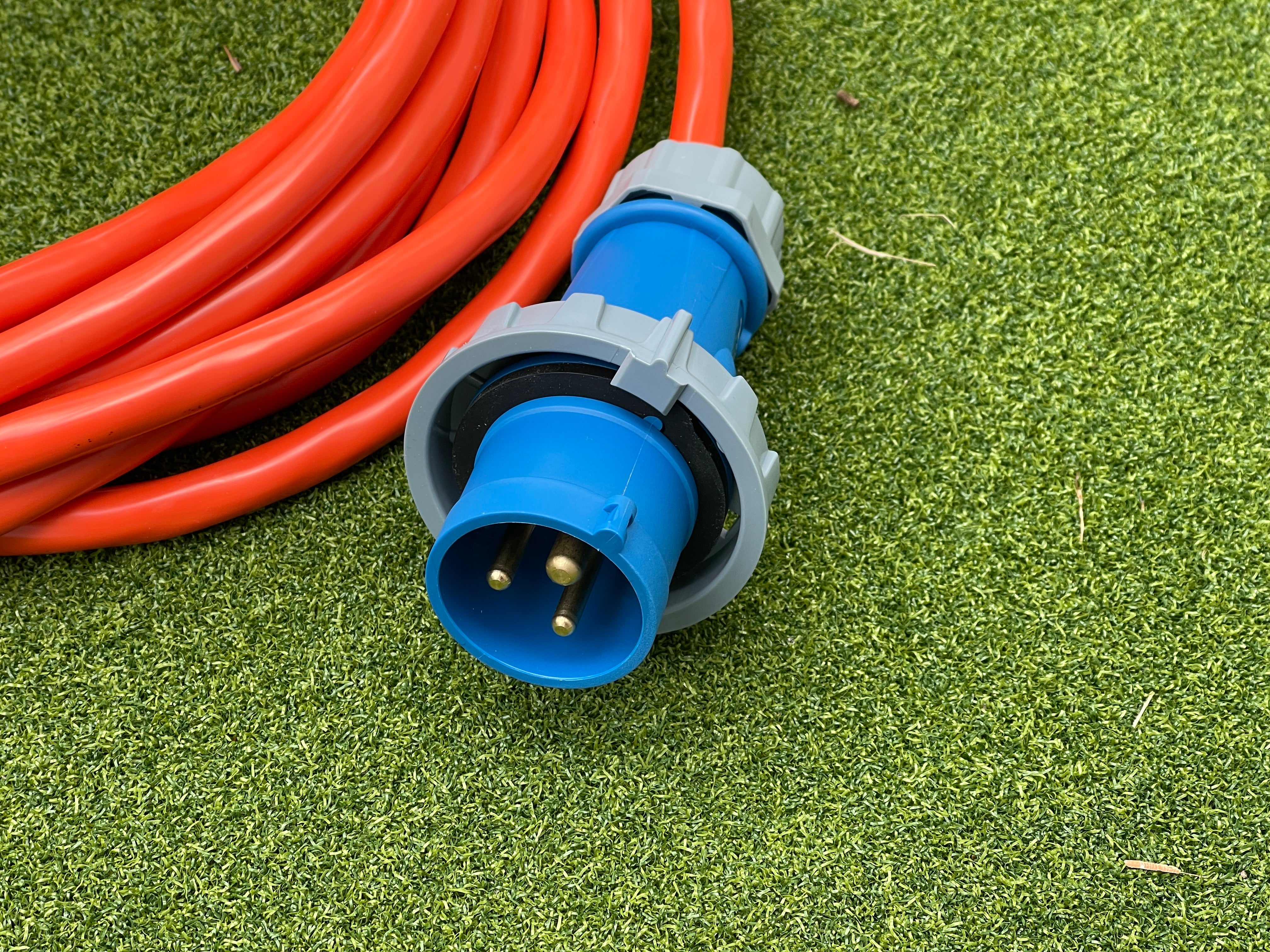 16A CEE industrial plug on Kiwivolt 16A to 32A MCB protected extension lead