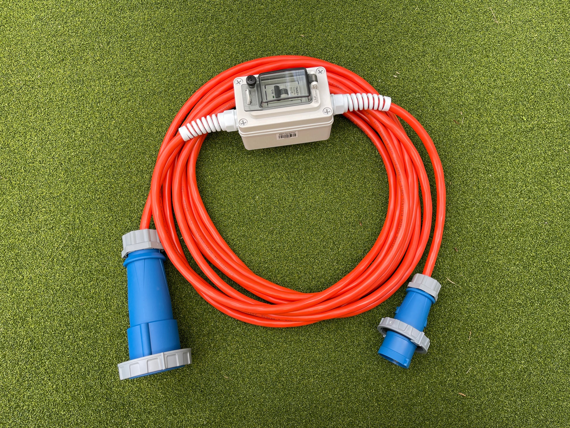 Kiwivolt 16A to 32A CEE IP67 industrial extension lead with inline C16 MCB