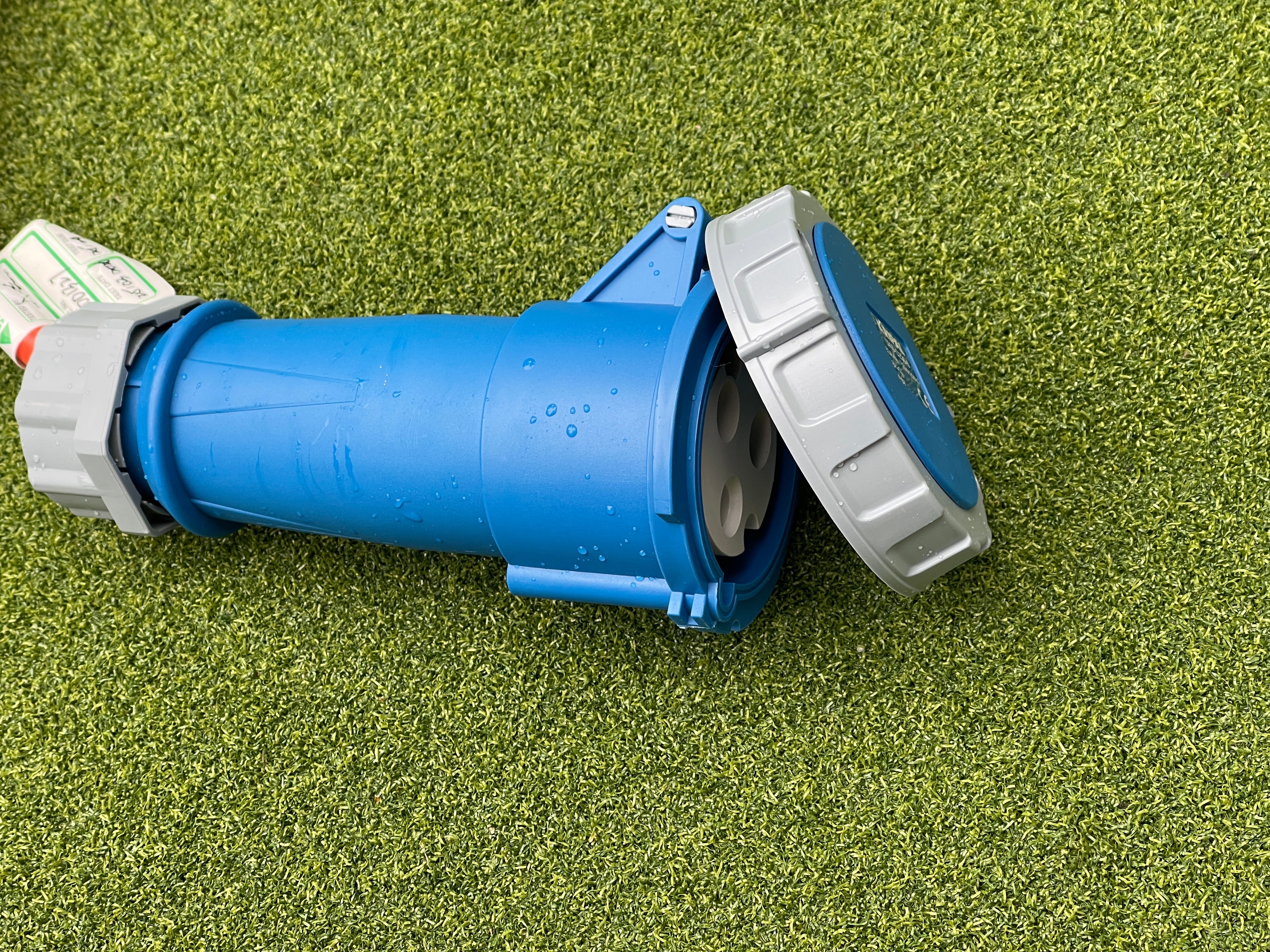32A Industrial European Style socket connector with weatherproof cap