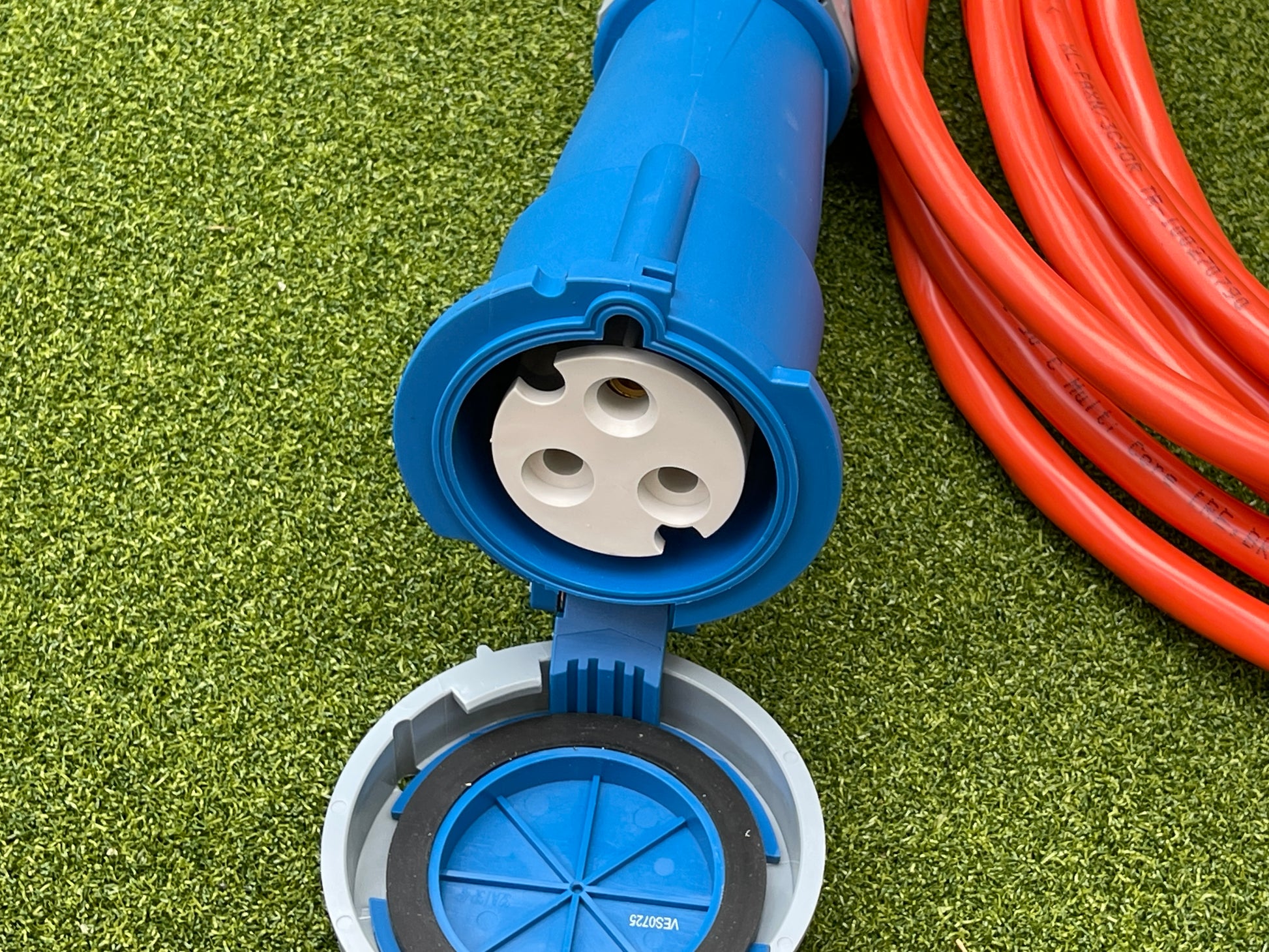32A CEE industrial socket on Kiwivolt IP67 extension lead with inline C16 MCB