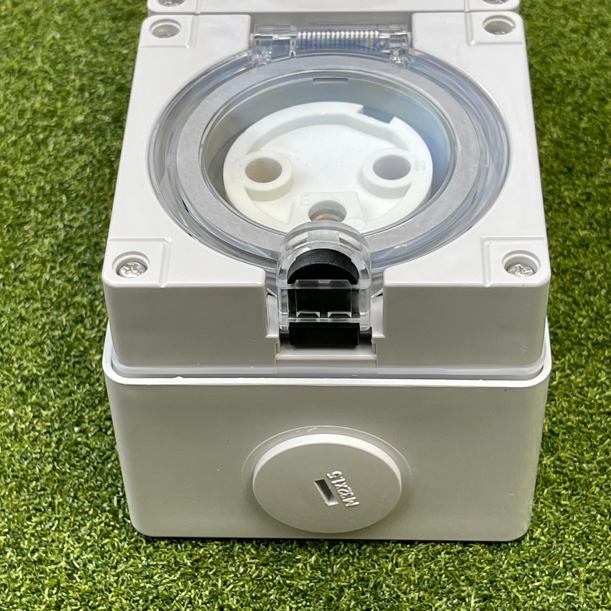 Kiwivolt 56CV332 32A 250V 3 pin single phase IP66 switched socket outlet detail image 1 for New Zealand worksites, generators, food trailers and industrial power systems