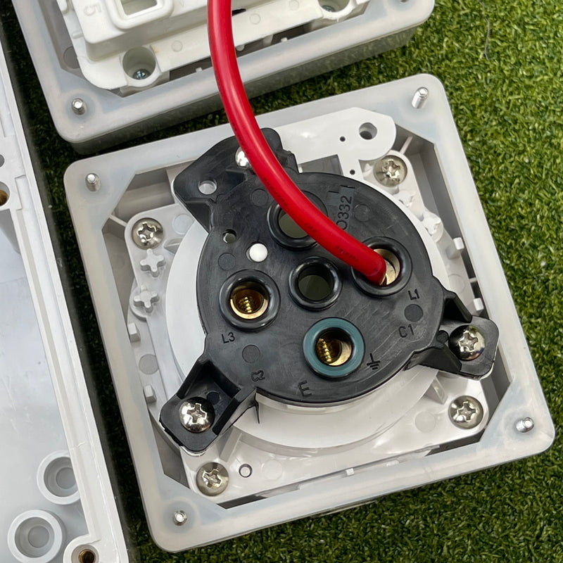 Kiwivolt 56CV332 32A 250V 3 pin single phase IP66 switched socket outlet detail image 2 for New Zealand worksites, generators, food trailers and industrial power systems