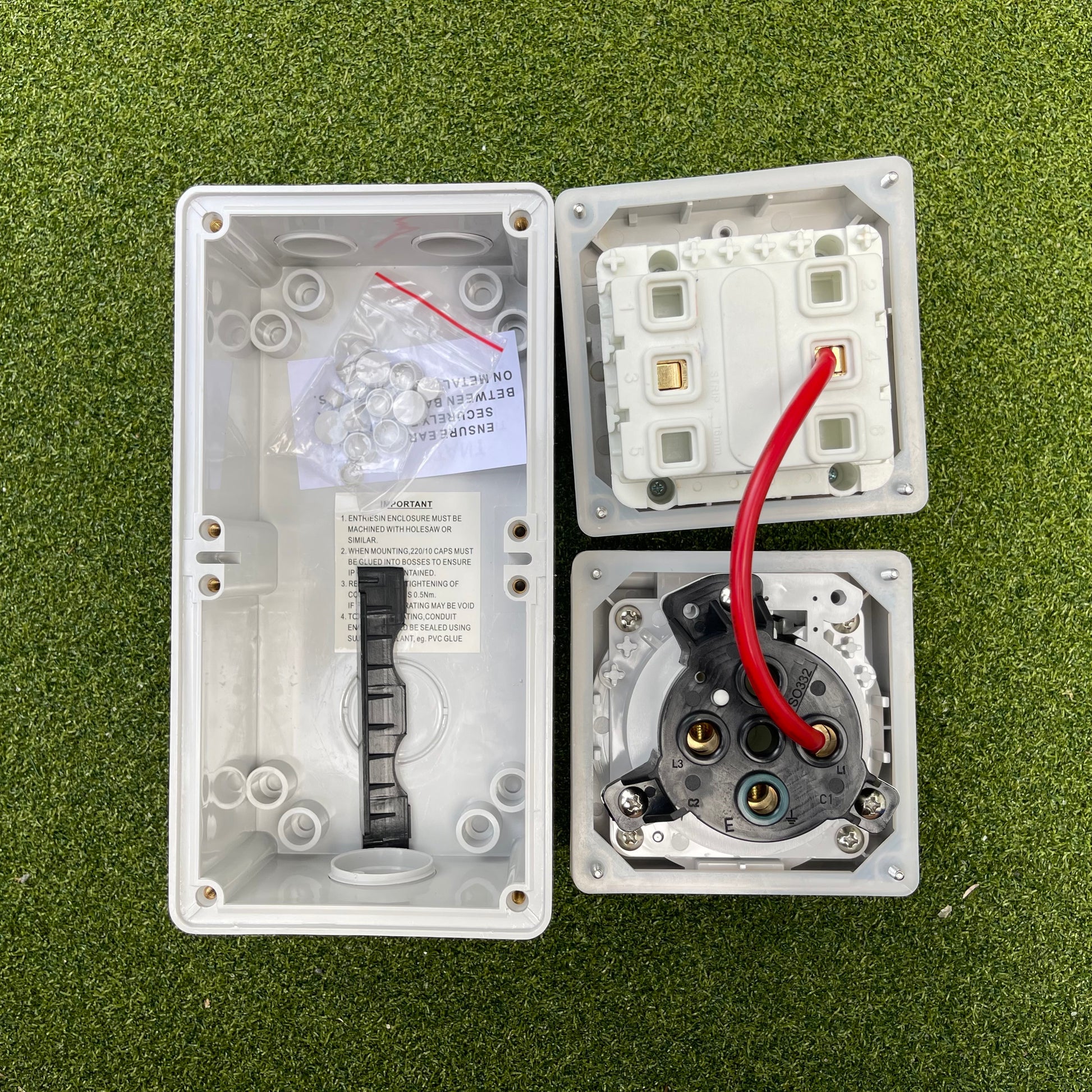 Kiwivolt 56CV332 32A 250V 3 pin single phase IP66 switched socket outlet detail image 4 for New Zealand worksites, generators, food trailers and industrial power systems