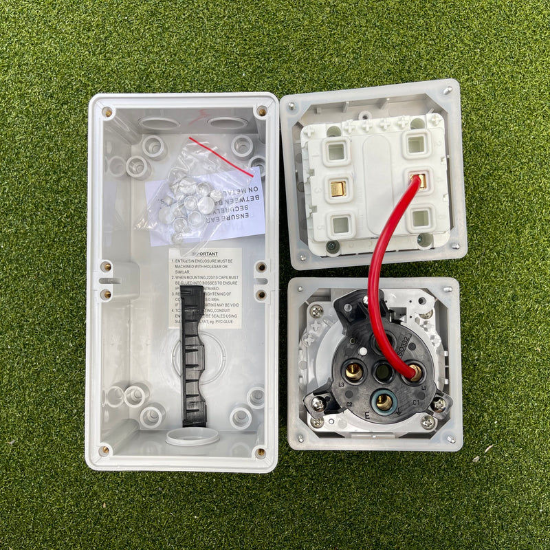 Kiwivolt 56CV332 32A 250V 3 pin single phase IP66 switched socket outlet detail image 4 for New Zealand worksites, generators, food trailers and industrial power systems