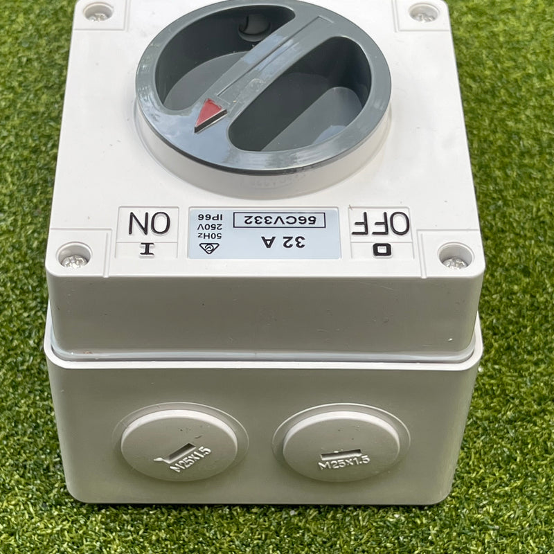Kiwivolt 56CV332 32A 250V 3 pin single phase IP66 switched socket outlet detail image 5 for New Zealand worksites, generators, food trailers and industrial power systems