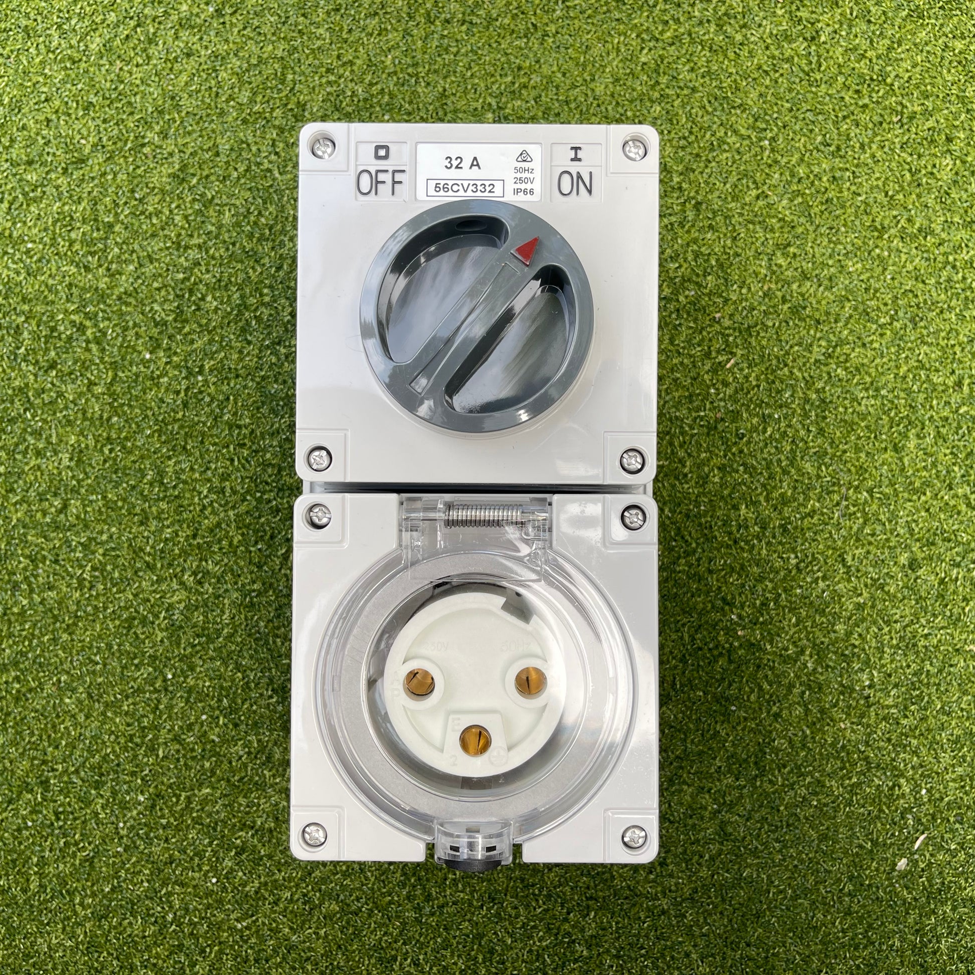 Kiwivolt 56CV332 32A 250V 3 pin single phase IP66 switched socket outlet main image for New Zealand worksites, generators, food trailers and industrial power systems