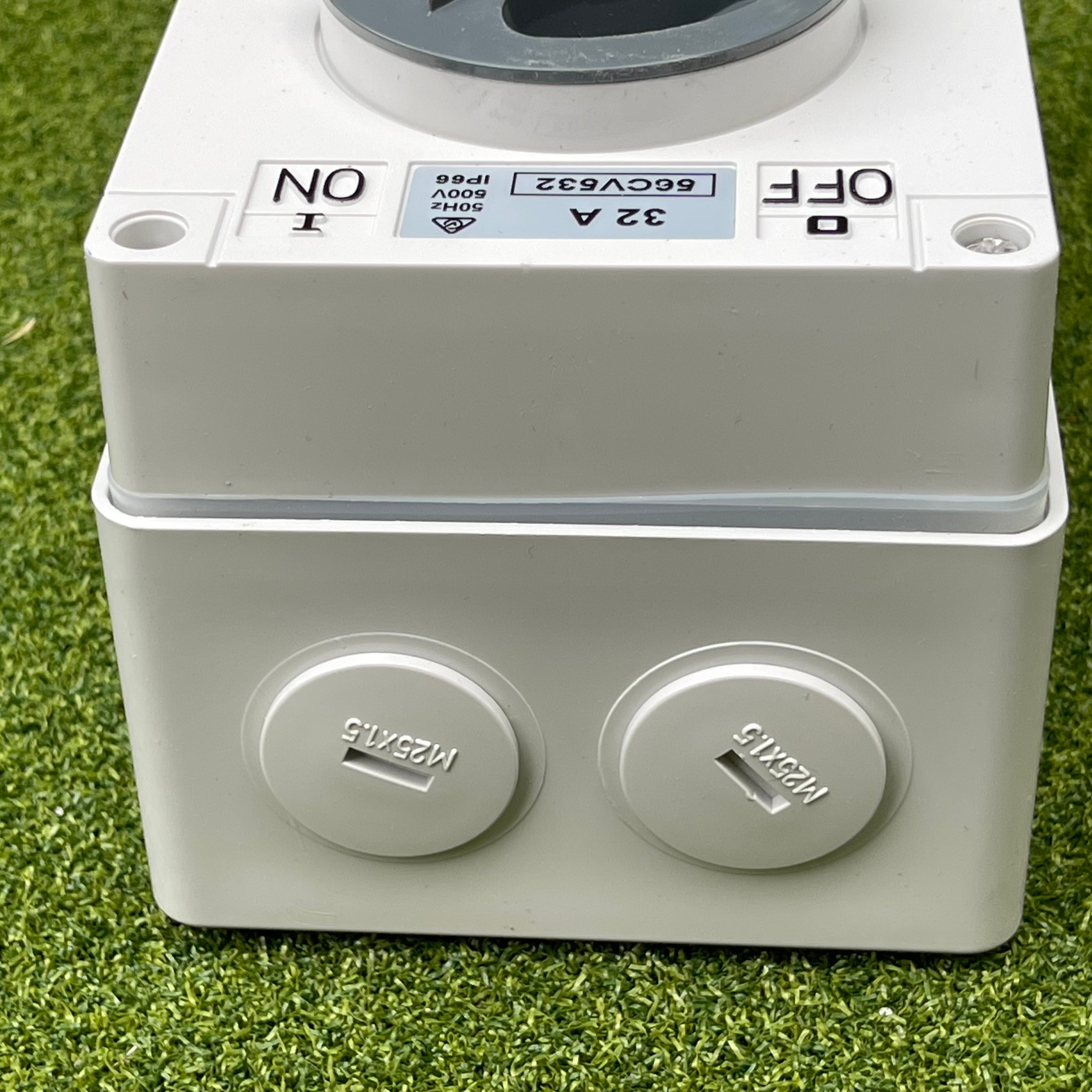 Kiwivolt 56CV532 32A 500V 5 Pin 3 Phase IP66 Switched Socket Outlet detail image 3 for New Zealand worksites, generators, food trailers and industrial power systems