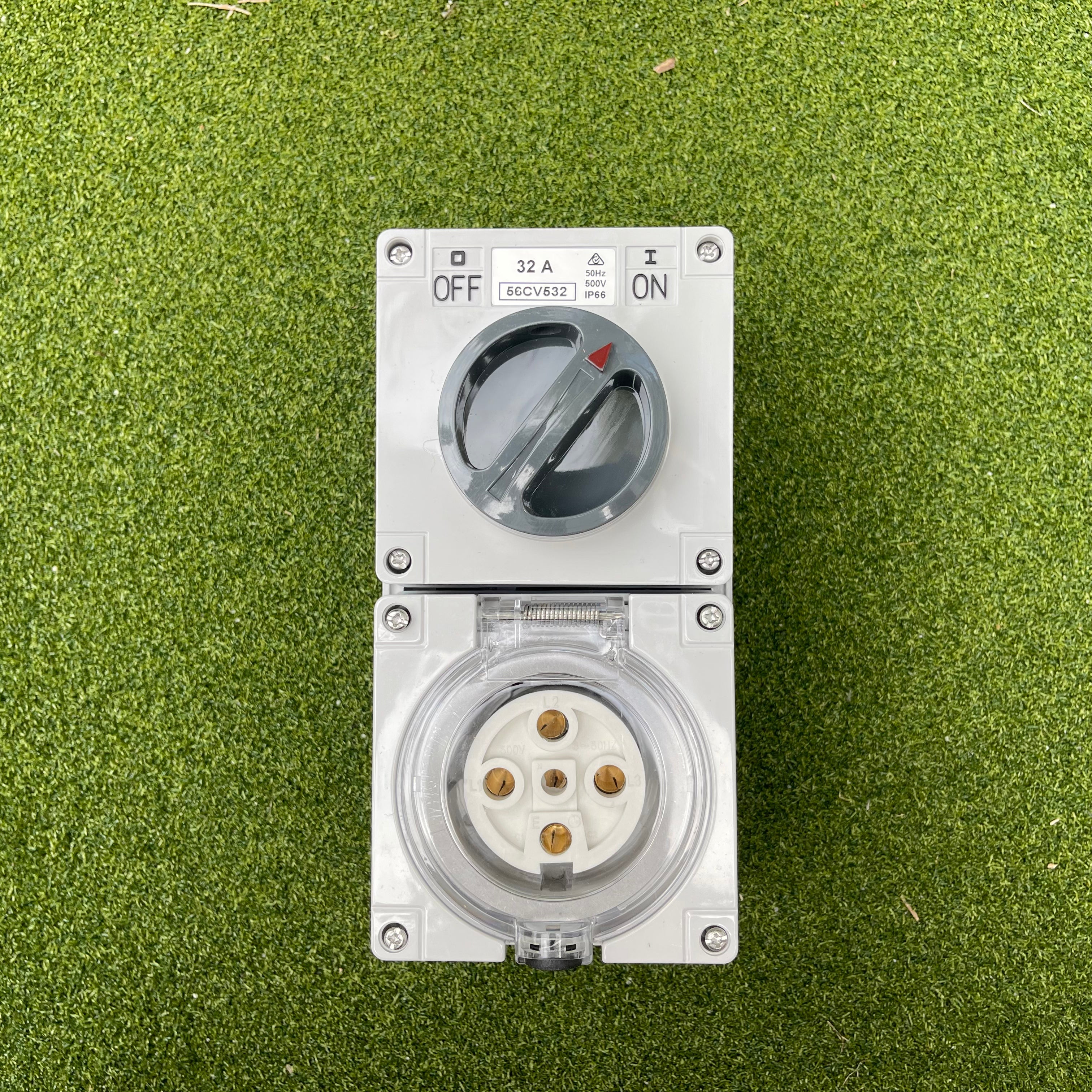 Kiwivolt 56CV532 32A 500V 5 Pin 3 Phase IP66 Switched Socket Outlet main product image for New Zealand worksites, generators, food trailers and industrial power systems