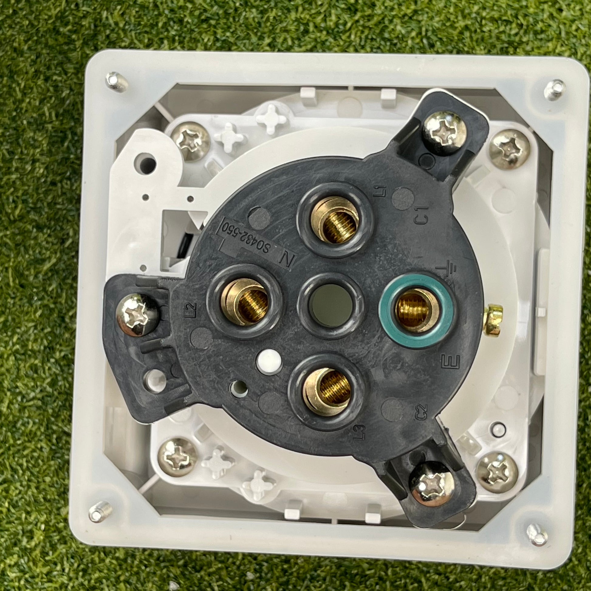 Kiwivolt 56SO432 32A 500V 4 Pin 3 Phase IP66 Industrial Socket Outlet detail image 4 for New Zealand worksites, generators, food trailers and industrial power systems