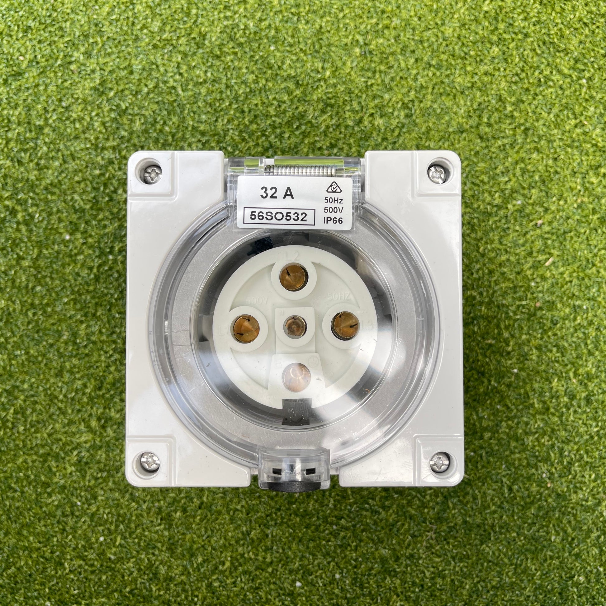Kiwivolt 56SO532 32A 500V 5 pin 3 phase IP66 industrial socket outlet main image for New Zealand worksites, generators, food trailers and industrial power systems